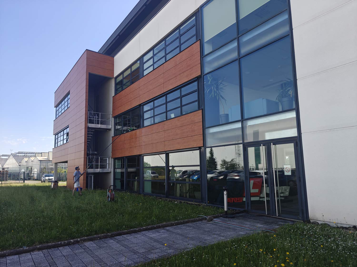 Nettoyage façade bâtiment, encadrements et vitres près de Sélestat